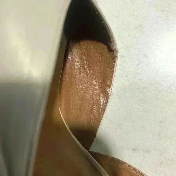 Giorgio Armani leather cats paw heels in size 38 7.5 - Picture 8 of 8